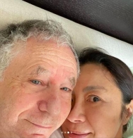 杨紫琼罕晒与富豪男友亲密合照！相恋6000天不结婚，至今未育