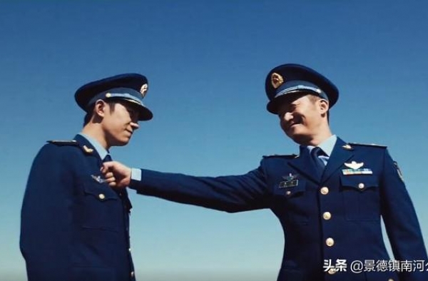 易烊千玺、吴京军装造型曝光，帅到炸裂！