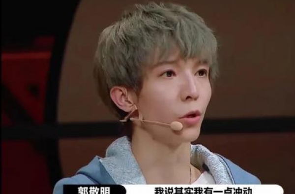两版甄嬛传，郑晓龙的男3可以编惊鸿舞，陈凯歌的男2成了笑话