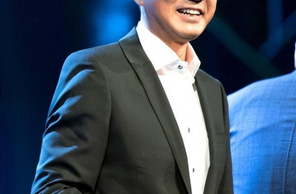 著名演员董勇：被嫂子“押”着去相亲，逼婚也能逼出幸福