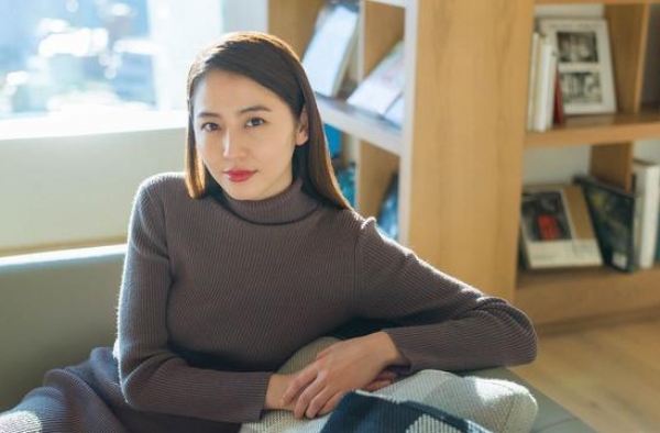 20岁不顾父母反对做演员，27岁与钢铁侠谈恋爱，今成观众女神