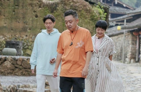 孟鹤堂回应二婚争议，靠干爹于谦牵线，曾被疑婚内出轨