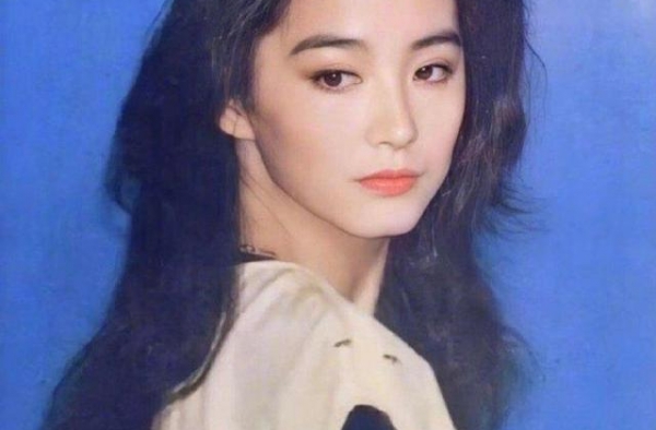 谁说美人爱睡美容觉？林青霞60%的微博都是凌晨发的