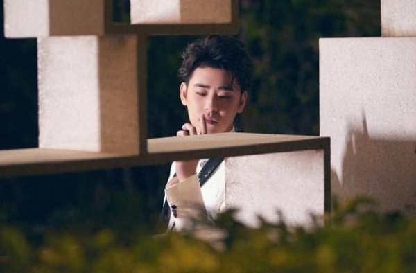 “半封杀”10个月，张云雷再登舞台，丁太升大骂不要脸