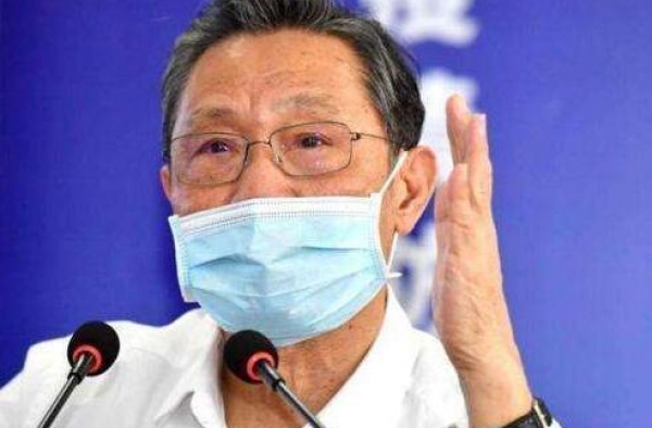 三观尽毁，沈佳欣被官方封禁后，居然还有医生替她抱不平