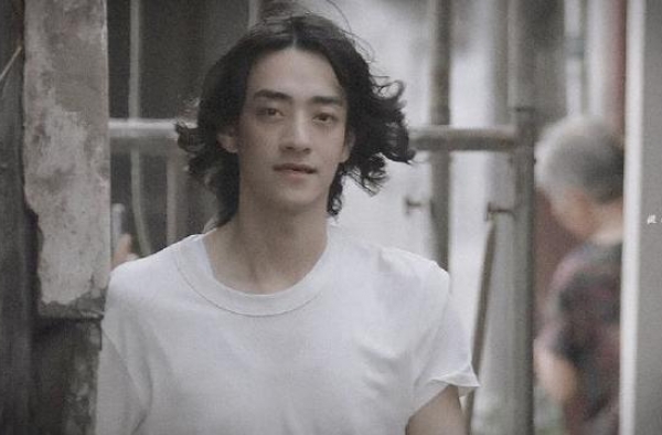 郑云龙演绎工欲善 从舞台到荧幕的跨越