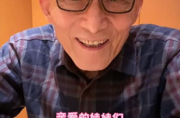 济公游本昌近况罕曝光，精神矍铄面容慈祥，87岁高龄仍在外工作
