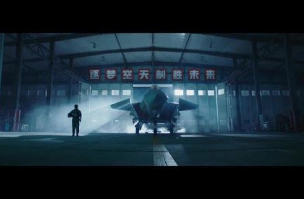 易烊千玺、吴京倾情出演2021中国空军招飞宣传片